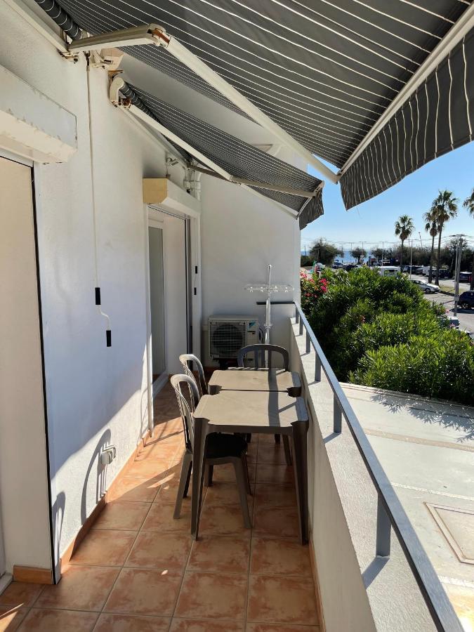 Residence San Paolisa Hyeres Exterior photo